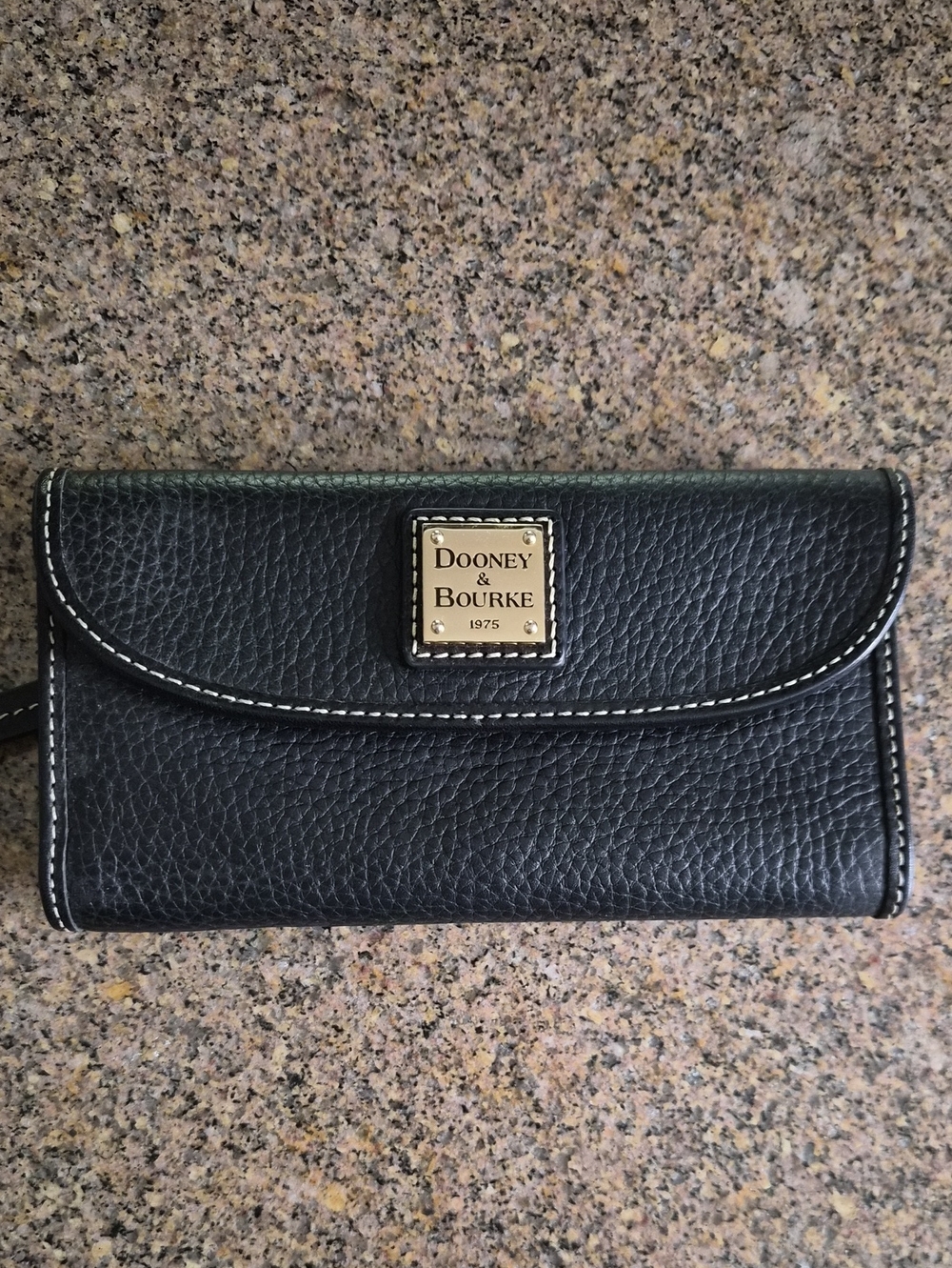 Dooney & Bourke Pebble Grain Continental Clutch In Black